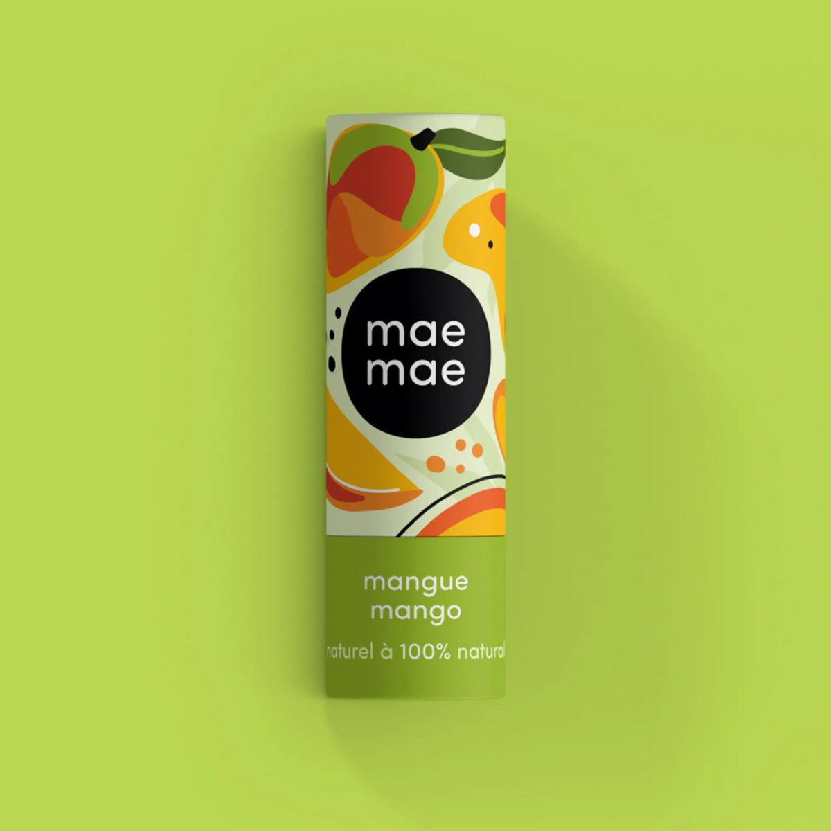 Baume à lèvres naturel à la mangue mae mae présenté sur fond vert