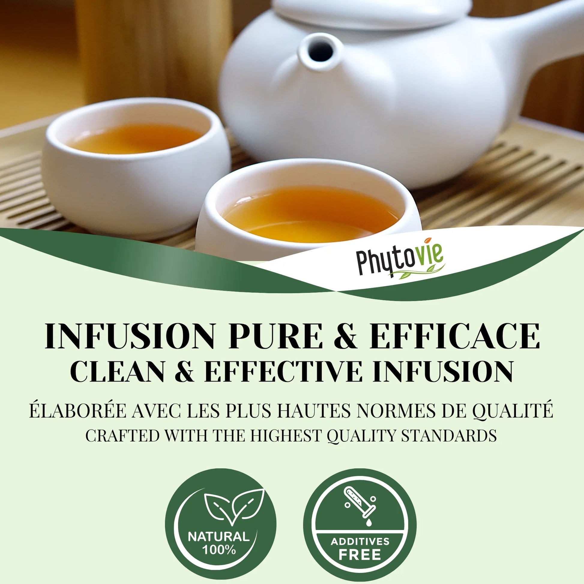 Tasse de tisane Matin cuisse et jambe accompagnée de plantes naturelles, illustrant une infusion légère favorisant la sensation de jambes légères au quotidien