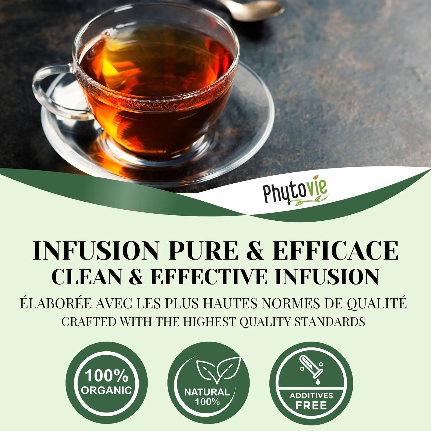 Infusion de vigne rouge Phytovie servie dans une tasse en verre, mettant en valeur une tisane biologique, naturelle et sans additifs, élaborée selon les plus hautes normes de qualité.