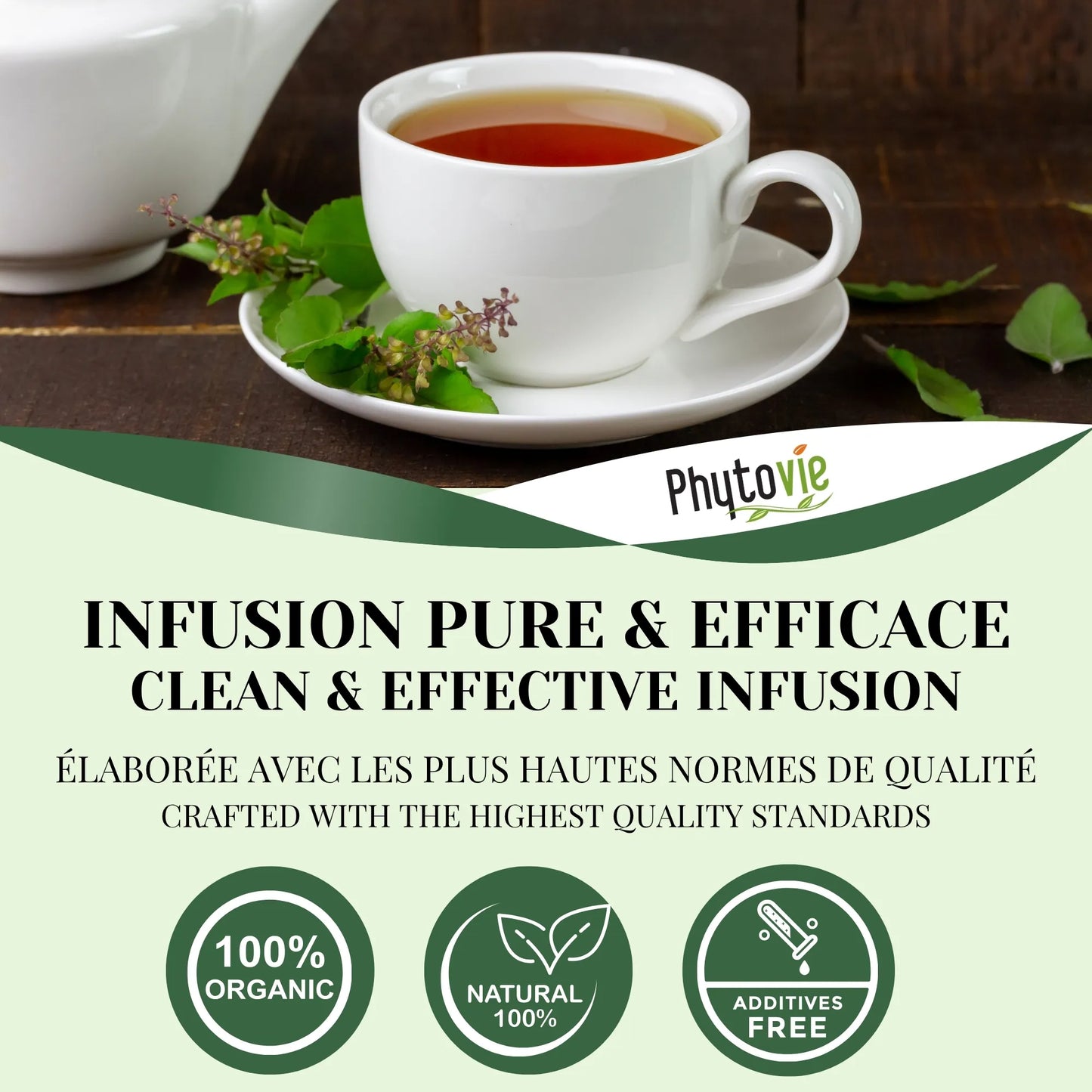 Tasse de tisane de basilic sacré avec feuilles naturelles illustrant une infusion pure, efficace et apaisante, 100% naturelle sans additifs et de qualité supérieure
