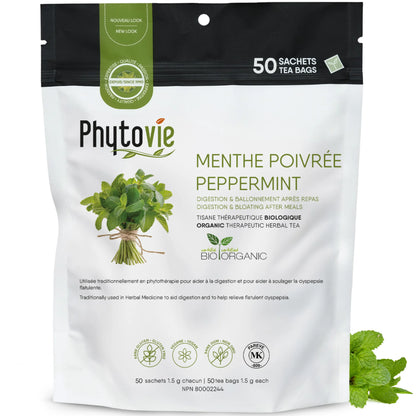 Tisane de menthe poivrée 50 sachets sur fond blanc avec feuille de menthe poivrée à côté, plante naturelle reconnue pour faciliter la digestion et soulager les ballonnements
