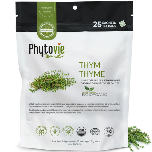 Tisane de thym bio en 25 sachets sur fond blanc avec plante de thym, infusion naturelle reconnue pour soutenir la respiration et la digestion