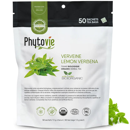Tisane de verveine odorante en 50  sachets sur fond blanc avec feuilles de verveine citronnée, infusion naturelle reconnue pour ses propriétés apaisantes et rafraîchissantes