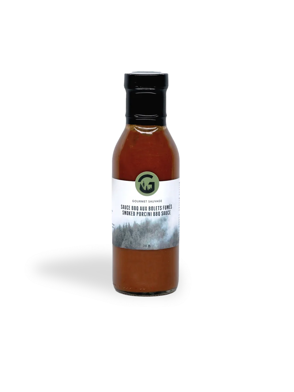 Sauce BBQ aux bolets fumés Gourmet Sauvage en pot sur fond blanc, condiment boisé au sirop d’érable et ail noir du Québec